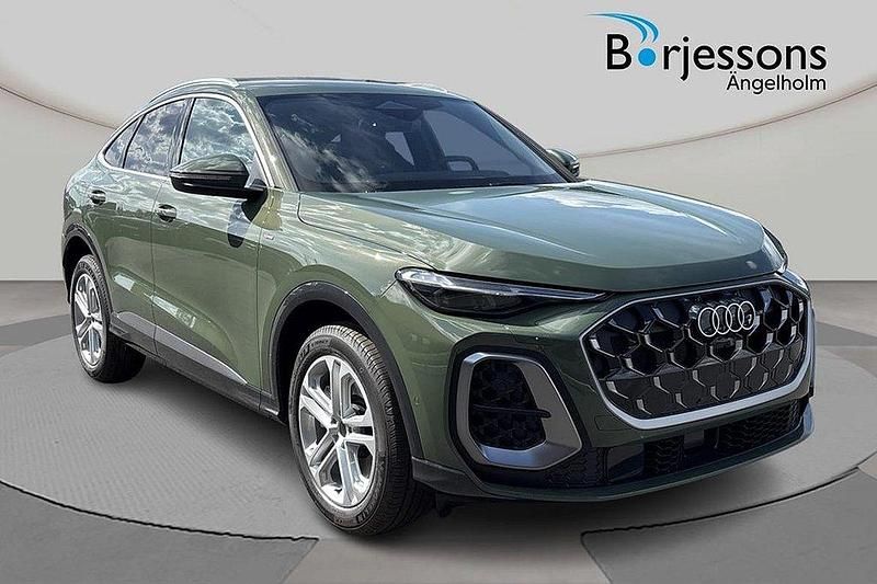 Grön Ny 2025 Audi Q5 Sportback S-Line SUV | 729 000 kr (Bra pris) - Bild 1/4