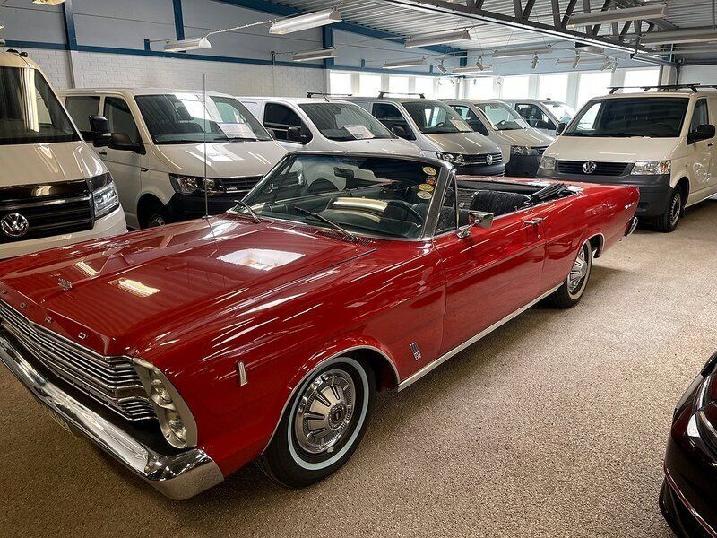 Röd Begagnad 1966 Ford Galaxie Cab | 239 000 kr - Bild 1/4