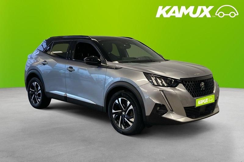 Silver/grå Begagnad 2020 Peugeot 2008 GT-line SUV | 198 900 kr (Lite dyr) - Bild 1/4