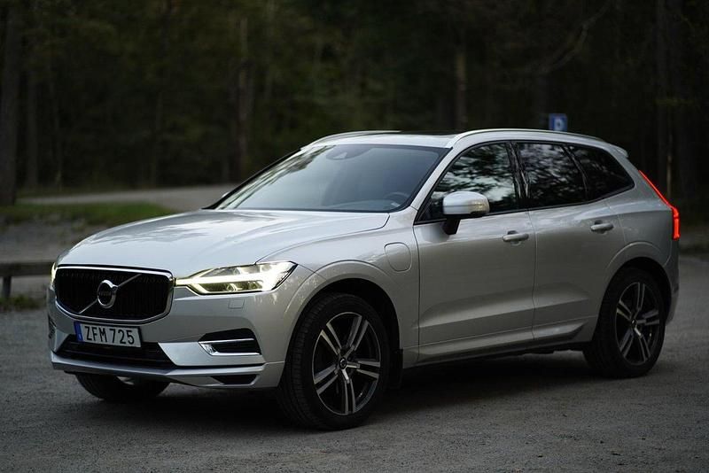 Silver Begagnad 2019 Volvo XC60 Momentum SUV | 310 000 kr (Marknadspris) - Bild 1/4