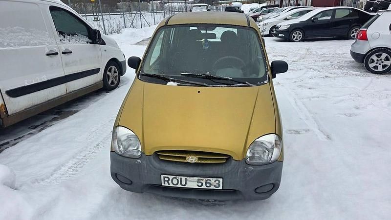 Begagnad Hyundai Atos 54 HK (39 kW) 2000 Gul Halvkombi