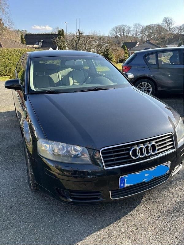 Svart Begagnad 2004 Audi A3 Attraction Halvkombi | 20 000 kr (Bra pris) - Bild 1/4