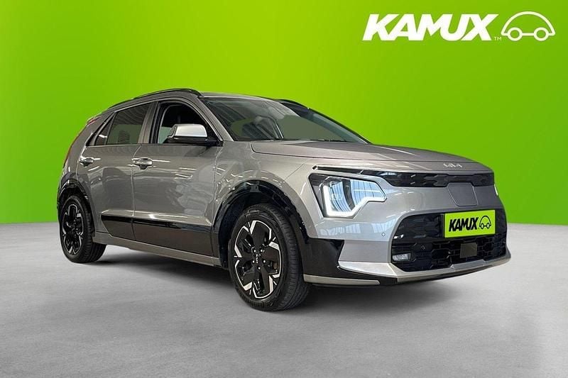 Grå Begagnad 2023 Kia e-Niro Advance SUV | 334 900 kr (Dyr) - Bild 1/4