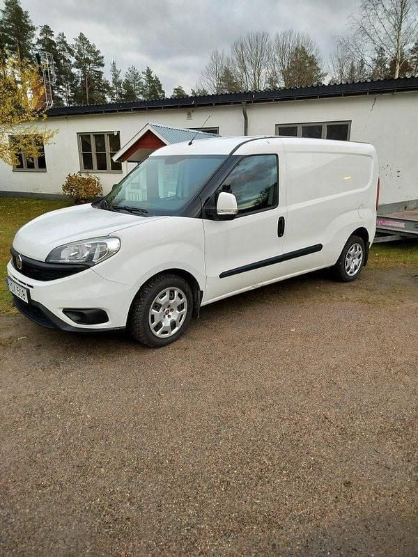 Vit Begagnad 2016 Fiat Doblò Minibuss | 79 000 kr (Lite dyr) - Bild 1/4