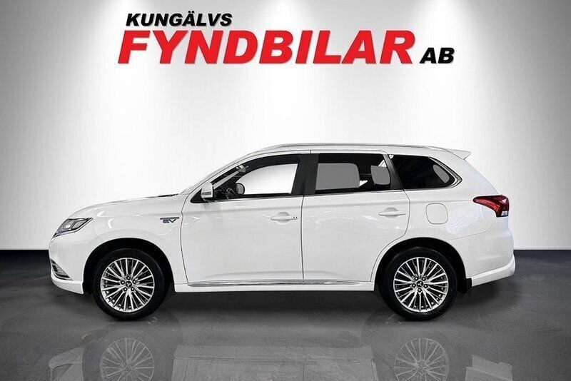 Begagnad Mitsubishi Outlander P-HEV 305 HK (224 kW) 2019 Vit SUV