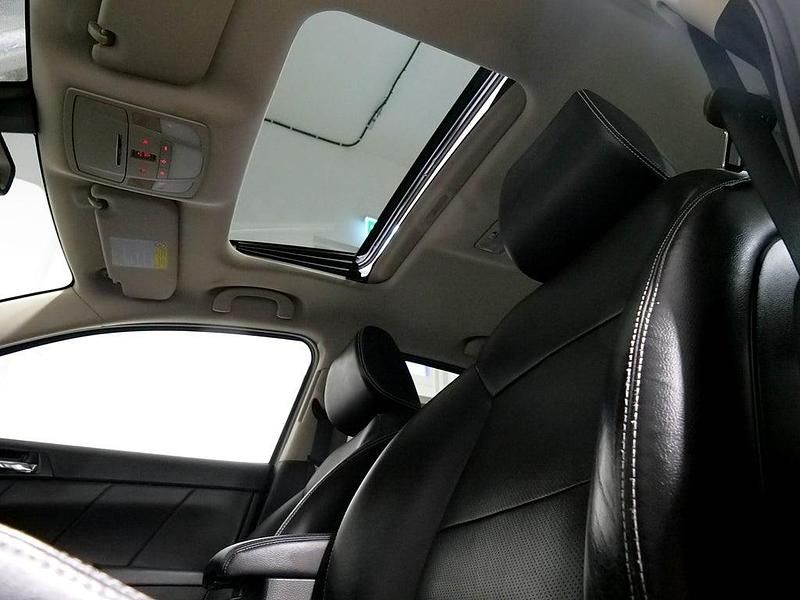 Begagnad Suzuki Kizashi 178 HK (130 kW) 2010 Vit Sedan