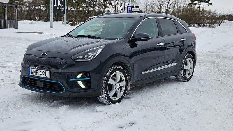 Begagnad Kia e-Niro Advance 150 kW (204 HK) 2021 Blå SUV