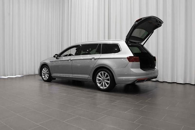 Begagnad VW Passat GTE 156 HK (114 kW) 2021 Silver (pyrit silver metallic) Kombi