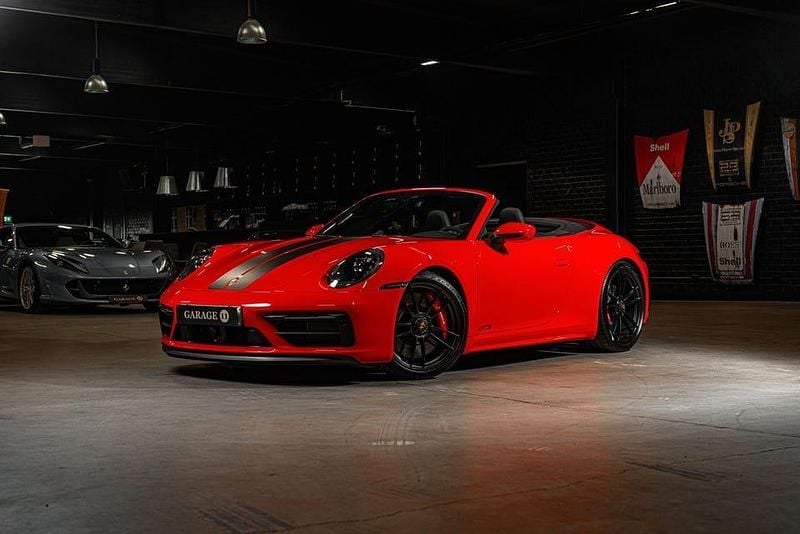 Röd Begagnad 2024 Porsche 911 Carrera 4 GTS Cab | 1 875 990 kr (Bra pris) - Bild 1/4