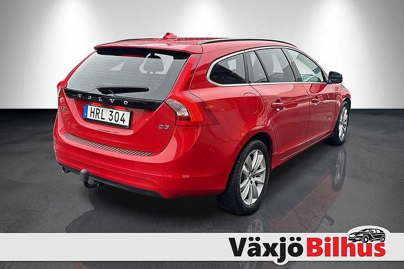 Begagnad Volvo V60 Momentum 136 HK (100 kW) 2015 Röd Kombi