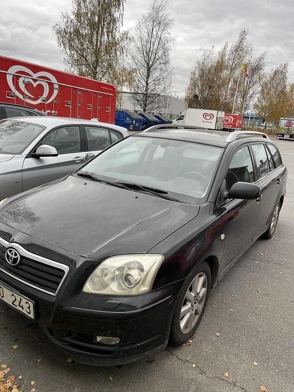 Svart Begagnad 2005 Toyota Avensis Kombi | 18 000 kr (Bra pris) - Bild 1/4