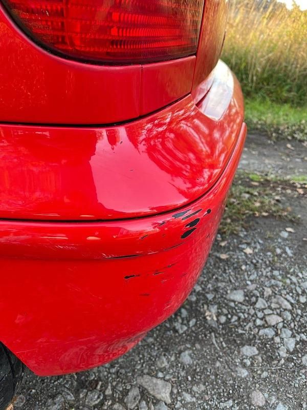 Begagnad 2000 VW Polo Halvkombi | 17 000 kr - Bild 1/4