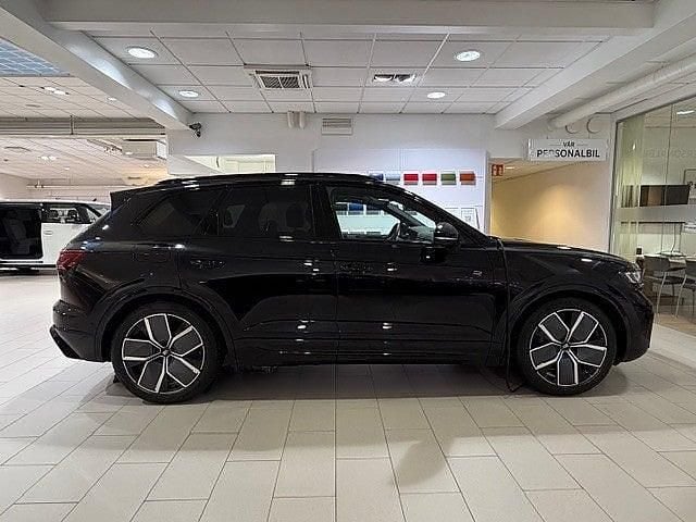 Svart Ny 2025 VW Touareg R SUV | 899 900 kr (Superpris) - Bild 1/4