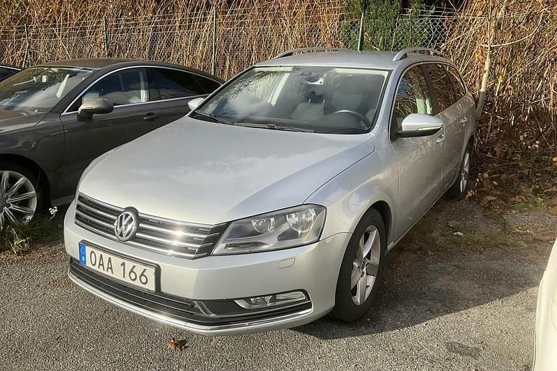 Silver Begagnad 2014 VW Passat Kombi | 60 000 kr (Superpris) - Bild 1/4