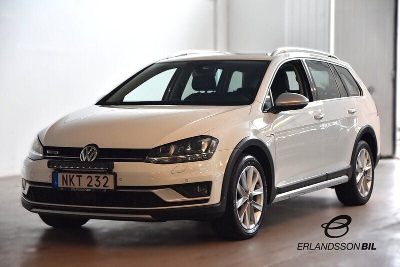 Vit Begagnad 2015 VW Golf Alltrack Kombi | 179 900 kr (Marknadspris) - Bild 1/4