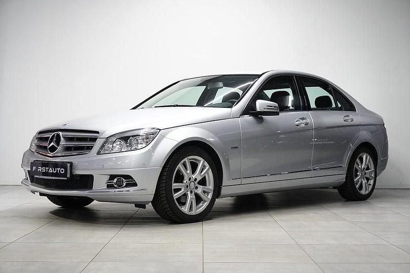 Silver Begagnad 2010 Mercedes C180 Avantgarde Sedan | 109 900 kr (Marknadspris) - Bild 1/4