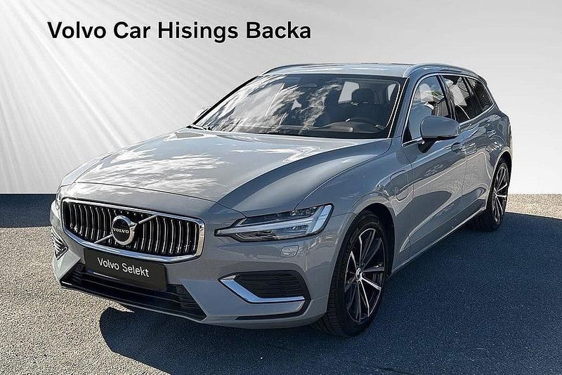 Grå Begagnad 2024 Volvo V60 Plus Kombi | 459 900 kr (Marknadspris) - Bild 1/1