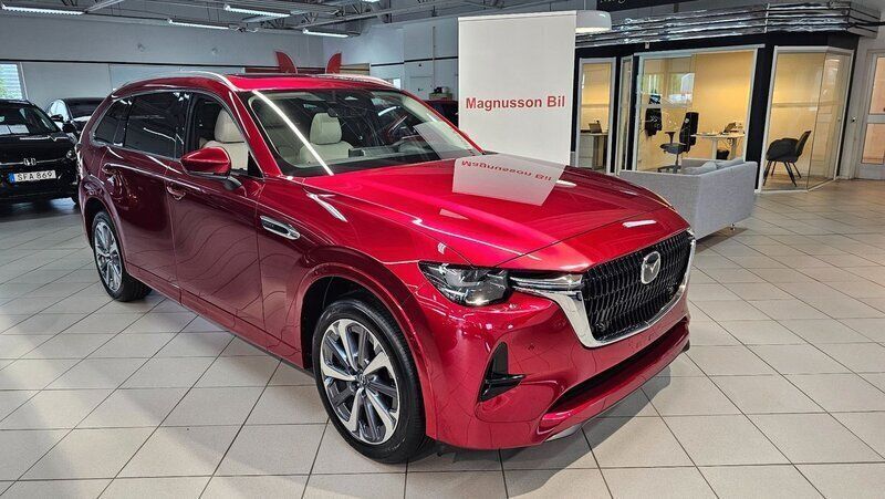 Röd (soul red crystal metallic ) Ny 2024 Mazda CX-80 Takumi-Line SUV | 698 200 kr (Lite dyr) - Bild 1/3