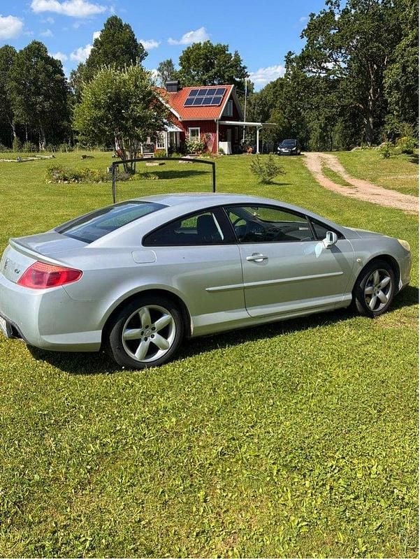 Grå Begagnad 2007 Peugeot 407 Coupe Sportkupé | 25 000 kr - Bild 1/4