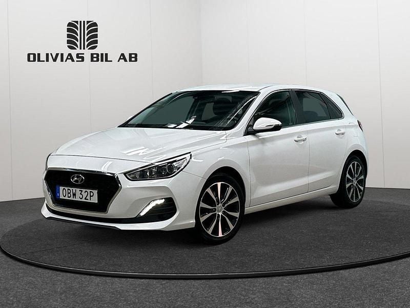 Vit Begagnad 2020 Hyundai i30 Trend Halvkombi | 149 400 kr (Bra pris) - Bild 1/4