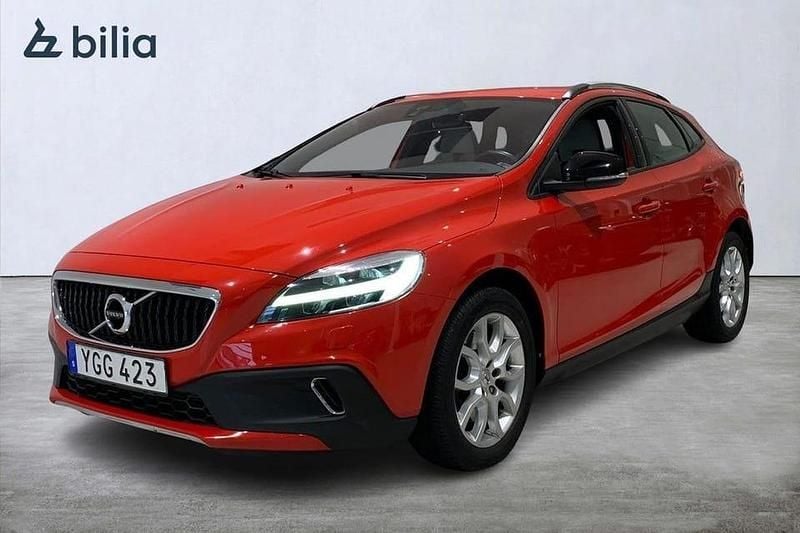 Röd Begagnad 2017 Volvo V40 CC Business Edition Kombi | 154 900 kr (Superpris) - Bild 1/3