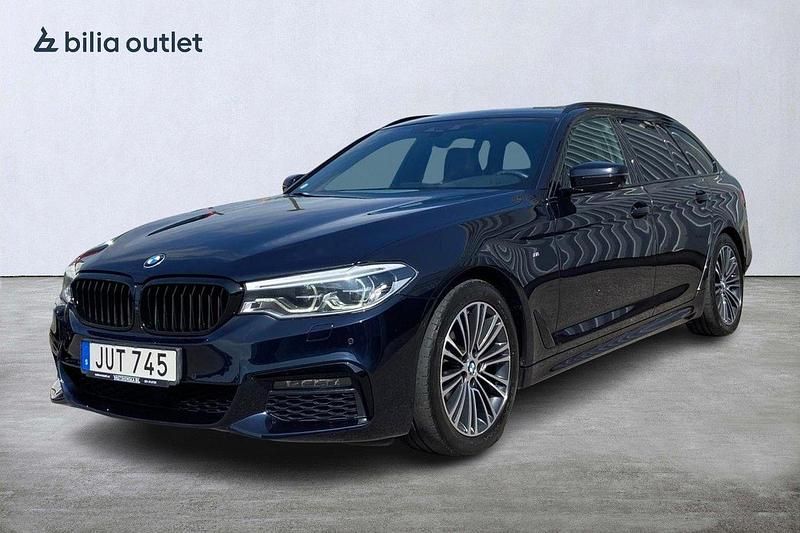 Svart Begagnad 2018 BMW 520 M Sport Kombi | 299 900 kr (Lite dyr) - Bild 1/4