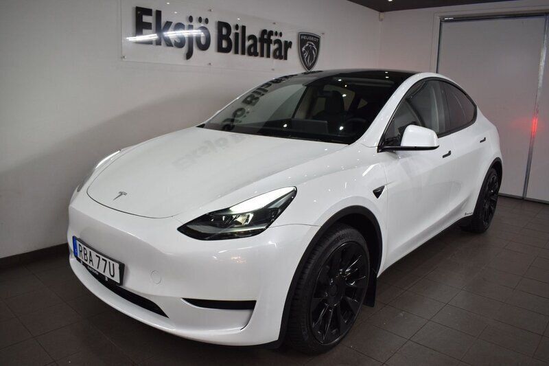 Vit Begagnad 2024 Tesla Model Y Standard Range SUV | 439 500 kr (Bra pris) - Bild 1/4