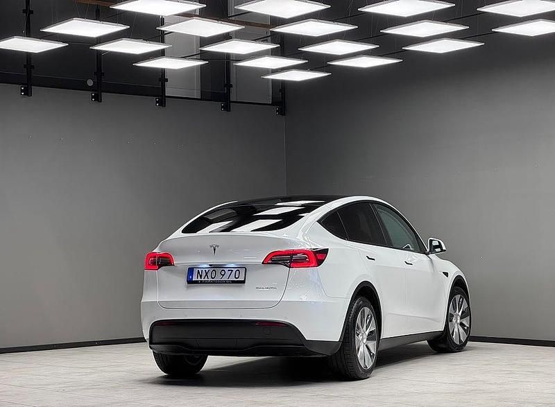 Begagnad Tesla Model Y Long Range AWD 378 kW (514 HK) 2022 Vit SUV