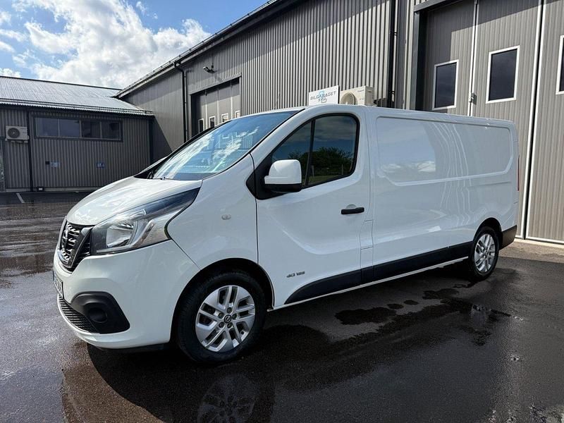 Vit Begagnad 2017 Nissan NV300 Van | 154 000 kr (Dyr) - Bild 1/4