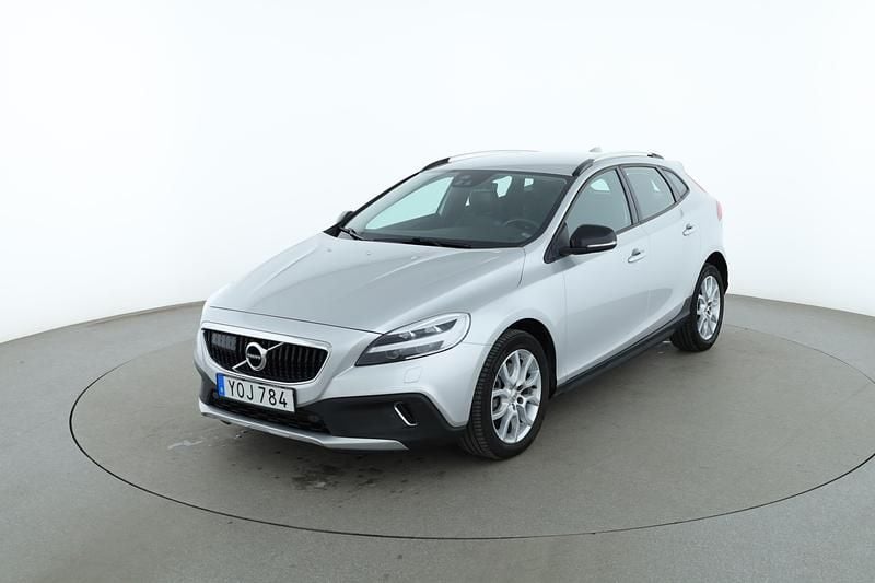 Silver Begagnad 2019 Volvo V40 CC Momentum Kombi | 230 000 kr (Marknadspris) - Bild 1/4