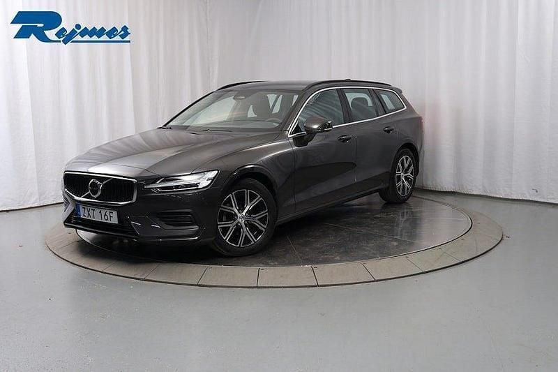 Grå Begagnad 2024 Volvo V60 Core Kombi | 329 900 kr (Superpris) - Bild 1/4