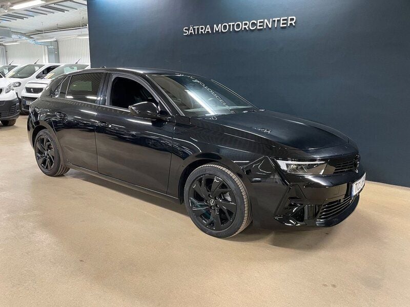 Svart Begagnad 2022 Opel Astra GS Line Halvkombi | 259 900 kr (Marknadspris) - Bild 1/4