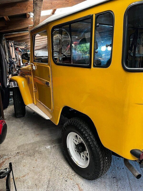 Gul Begagnad 1982 Toyota Land Cruiser SUV | 399 000 kr - Bild 1/4