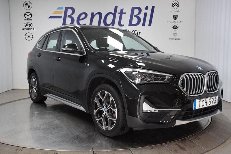Svart Begagnad 2022 BMW X1 xLine SUV | 306 500 kr (Bra pris) - Bild 1/4