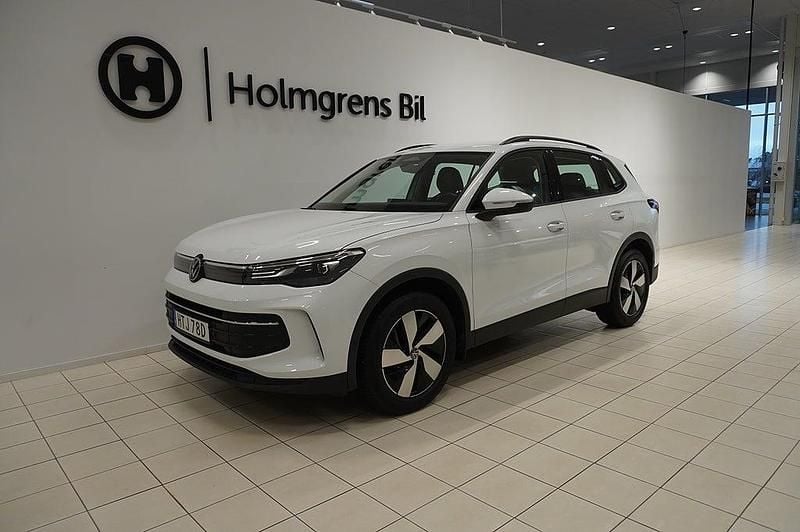 Vit Begagnad 2024 VW Tiguan Life SUV | 339 900 kr (Marknadspris) - Bild 1/4