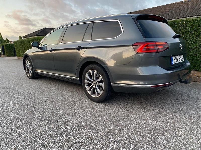 Grå Begagnad 2016 VW Passat GT Kombi | 119 900 kr (Lite dyr) - Bild 1/4