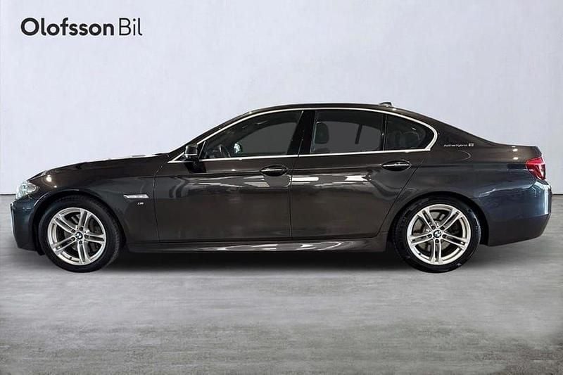 Grå Begagnad 2015 BMW ActiveHybrid 5 M Sport Sedan | 159 000 kr - Bild 1/3