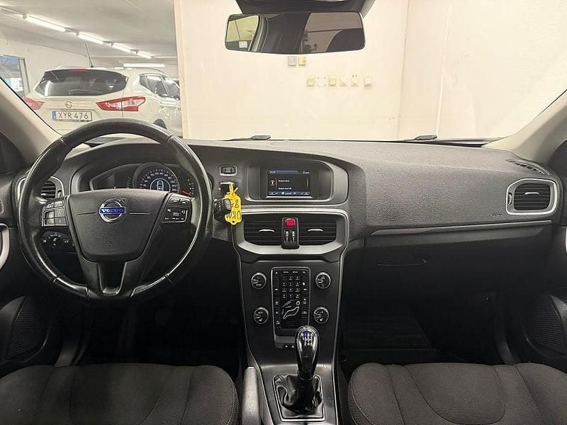 Begagnad Volvo V40 Kinetic 120 HK (88 kW) 2014 Vit Halvkombi