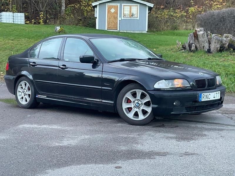 Svart Begagnad 2000 BMW 320 M Sport Sedan | 34 000 kr - Bild 1/4