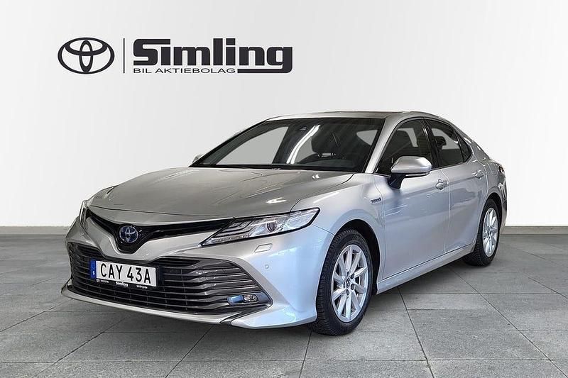 Silver Begagnad 2020 Toyota Camry Executive Sedan | 289 900 kr - Bild 1/3