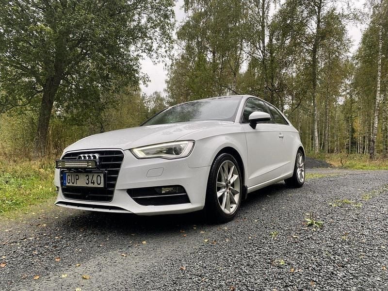 Vit Begagnad 2013 Audi A3 Ambition Halvkombi | 84 900 kr (Superpris) - Bild 1/4
