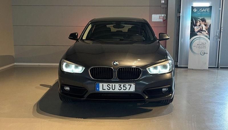 Grå Begagnad 2015 BMW 118 Advantage Halvkombi | 99 900 kr (Bra pris) - Bild 1/4