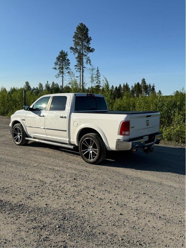 Vit Begagnad 2016 Dodge Ram Pickup | 350 000 kr (Dyr) - Bild 1/4