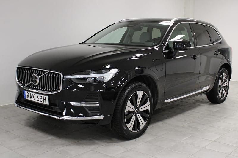 Svart Begagnad 2023 Volvo XC60 Core SUV | 489 900 kr (Marknadspris) - Bild 1/4