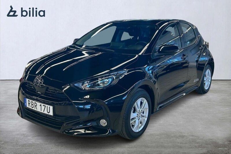 Svart Begagnad 2024 Toyota Yaris Hybrid Active Halvkombi | 259 900 kr (Lite dyr) - Bild 1/3
