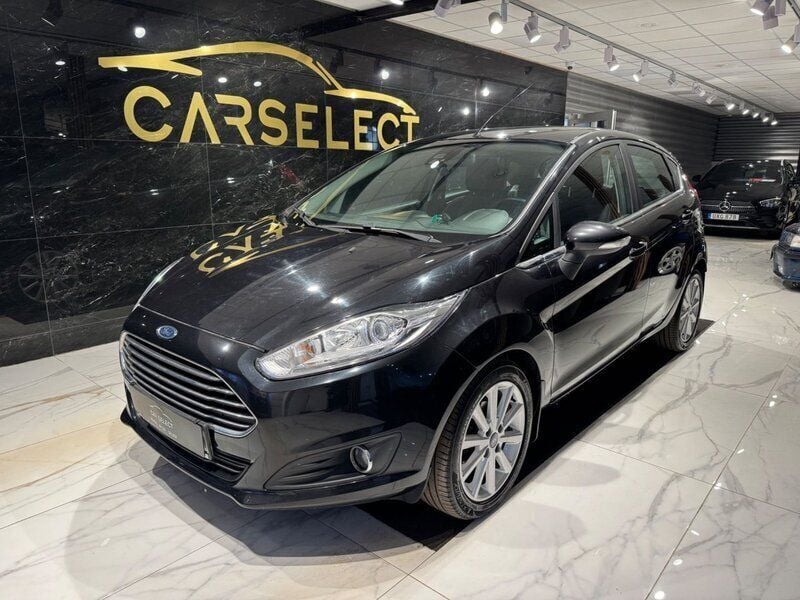 Svart Begagnad 2016 Ford Fiesta Titanium Halvkombi | 99 900 kr (Marknadspris) - Bild 1/4