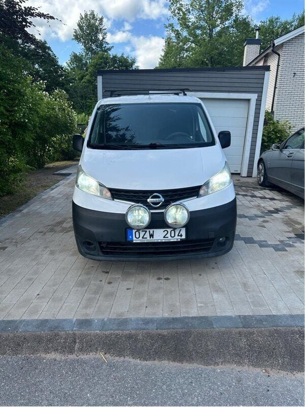 Vit Begagnad 2013 Nissan NV200 Van | 49 999 kr (Bra pris) - Bild 1/4