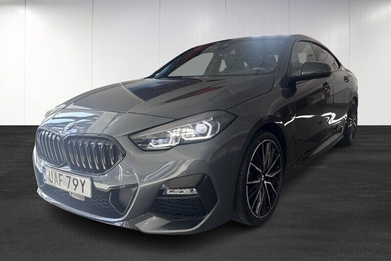 Grå (grey) Begagnad 2021 BMW 218 M Sport Sportkupé | 280 000 kr (Marknadspris) - Bild 1/4