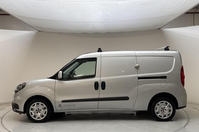 Begagnad Fiat Doblò 2021 Grå Minibuss