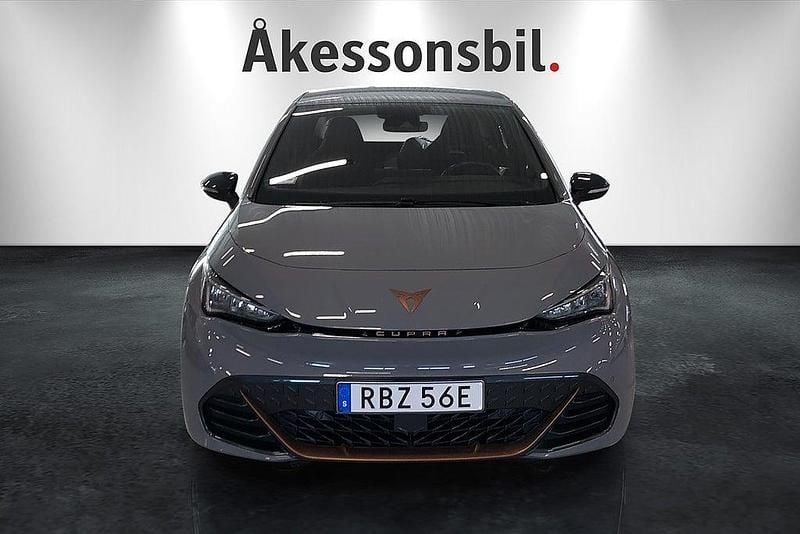 Begagnad Cupra Born 150 kW (204 HK) 2023 Lgrå Halvkombi